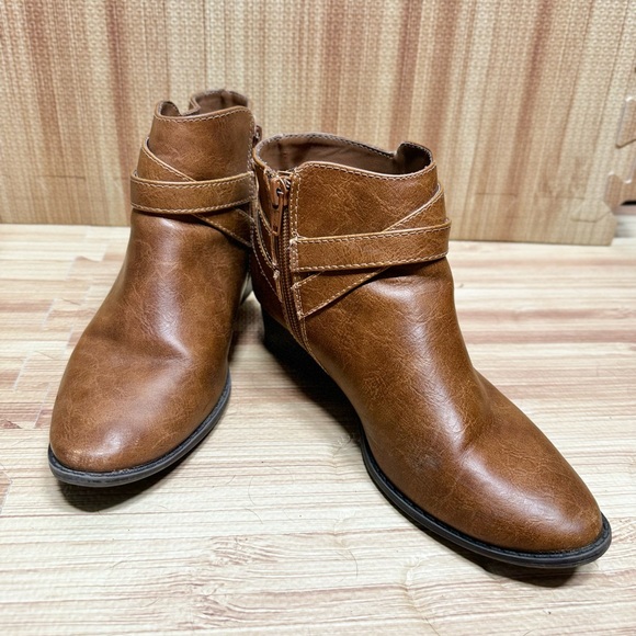 LC Lauren Conrad | Brown Faux Leather Ankle Heeled Booties | Size 6 - Picture 3 of 8